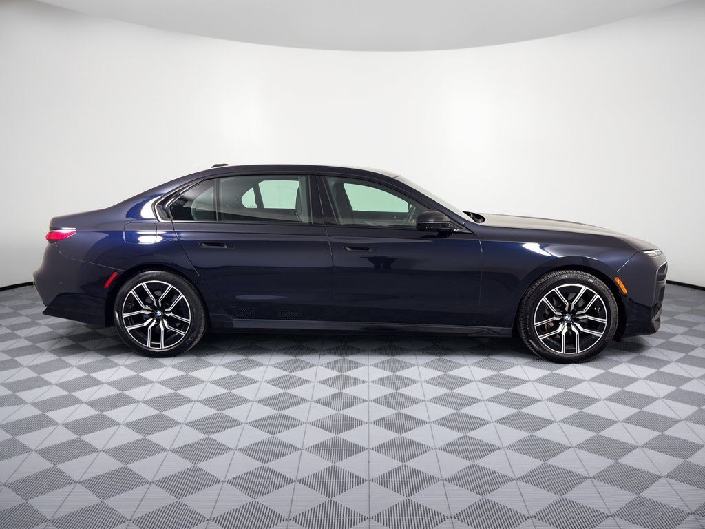 Used 2023 BMW 740i w/ Parking Assistance Package RWD image 8