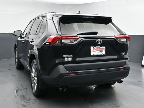 Used 2023 Toyota RAV4 XLE Premium image 6