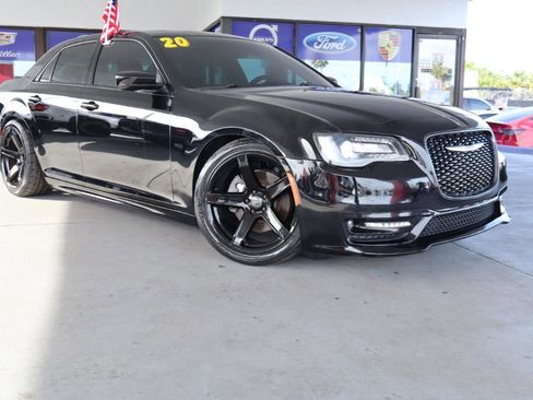 Used 2020 Chrysler 300 S RWD image 3