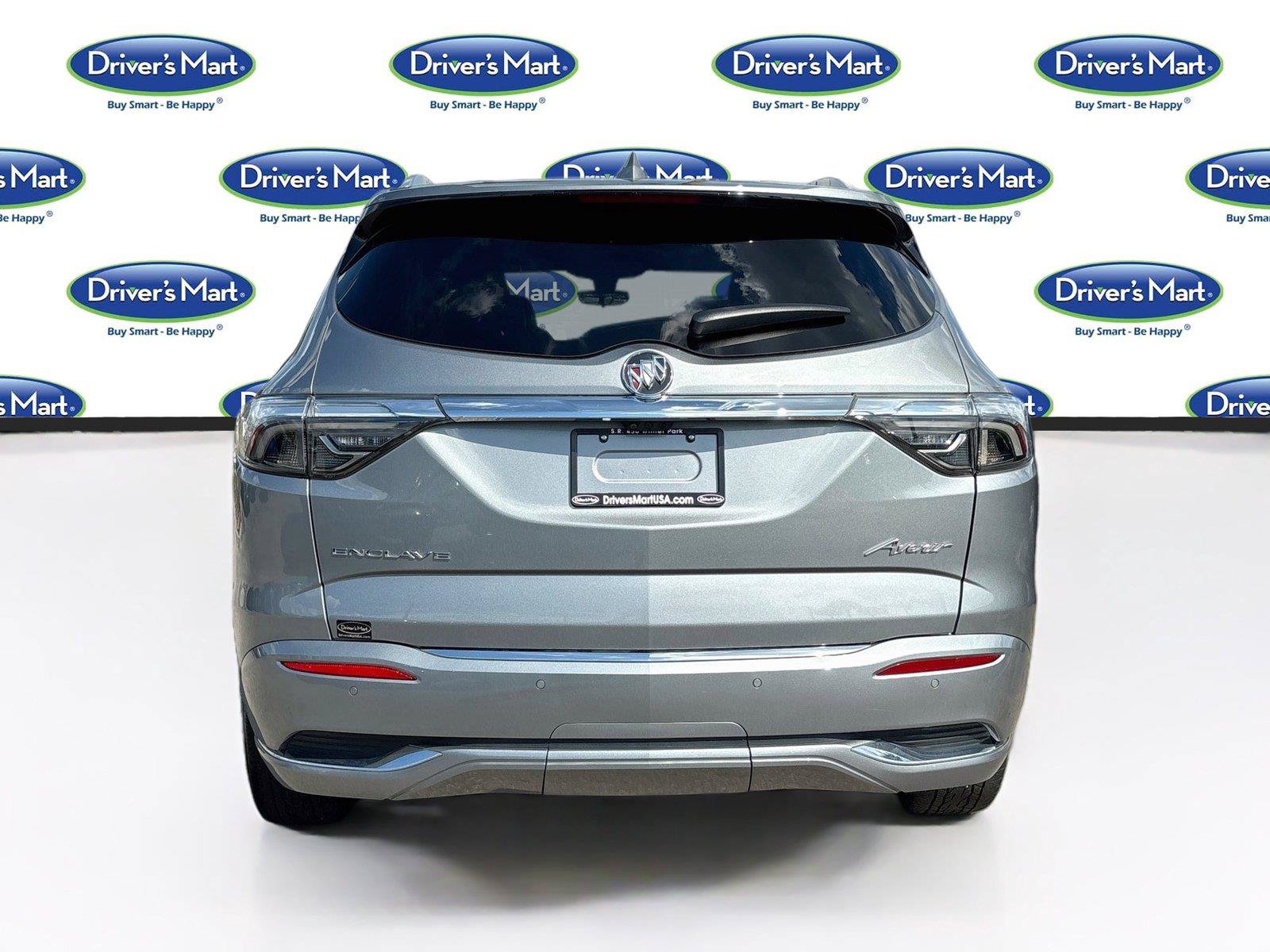 Used 2023 Buick Enclave Avenir w/ Avenir Technology Package FWD image 6