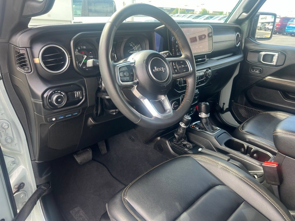 Used 2024 Jeep Wrangler Unlimited Sahara w/ Technology Group AWD/4WD image 32