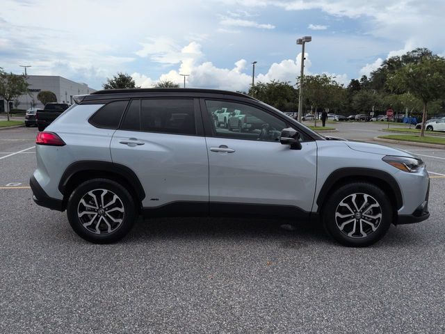 Certified 2023 Toyota Corolla Cross AWD Hybrid w/ Moonroof Package image 3