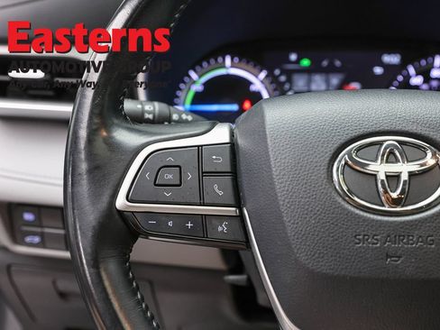 Used 2022 Toyota Highlander XLE AWD/4WD image 15