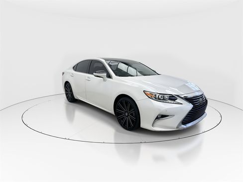 Used 2018 Lexus ES 350 w/ Navigation System Package image 2