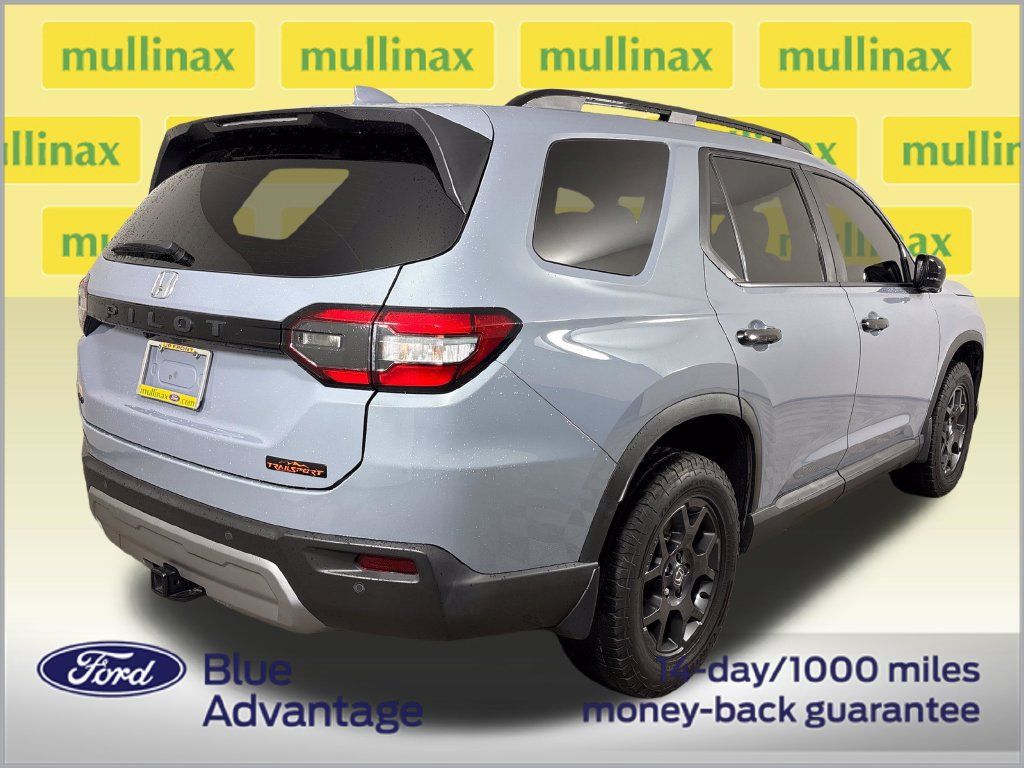 Used 2025 Honda Pilot TrailSport image 4