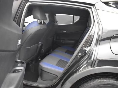 Used 2022 Toyota C-HR XLE image 15