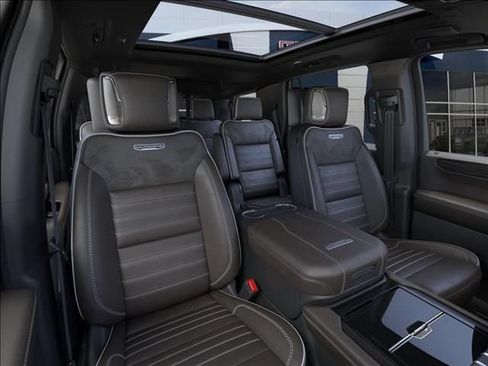 New 2026 GMC Yukon Denali Ultimate w/ LPO, Floor Liner Package AWD/4WD image 19