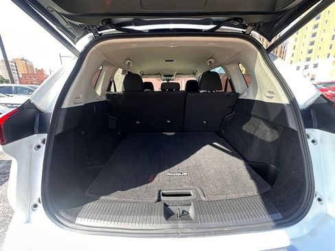 Certified 2025 Nissan Rogue SV FWD image 5