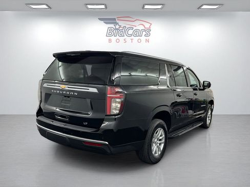 Used 2024 Chevrolet Suburban LT image 4