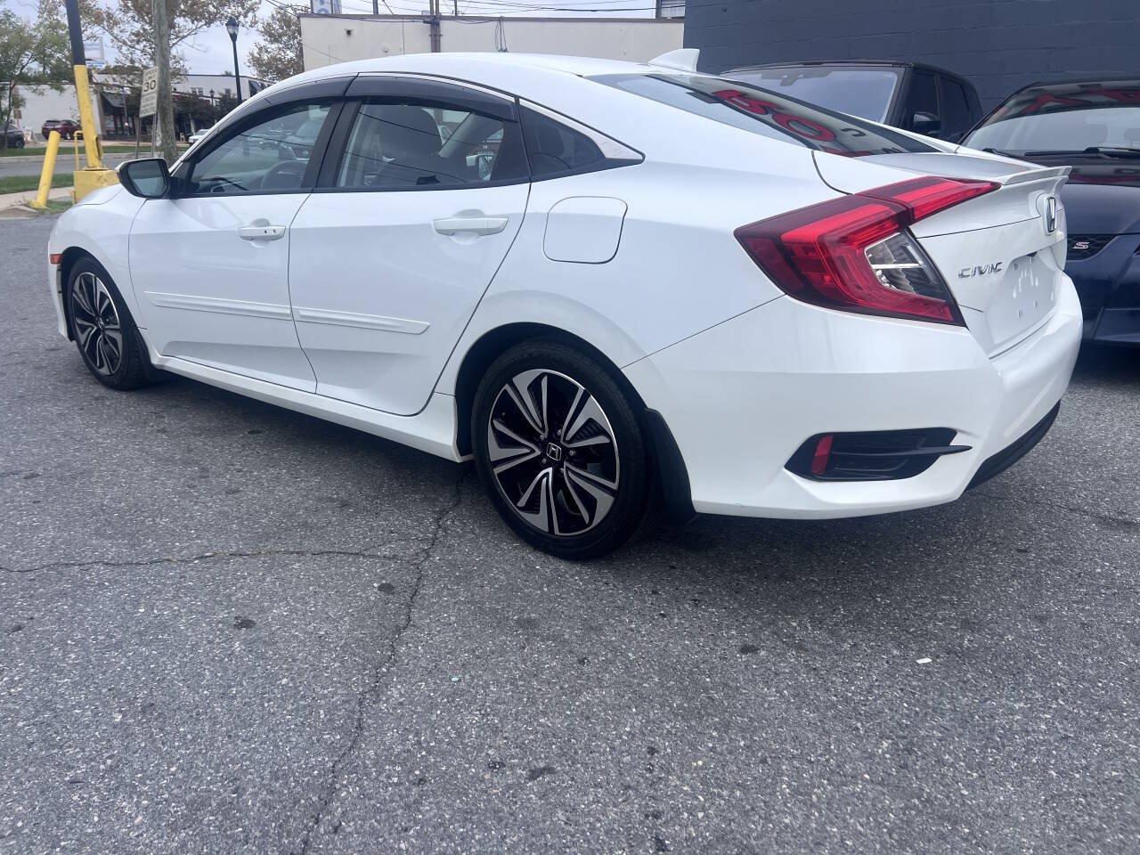 Used 2017 Honda Civic EX-L image 6