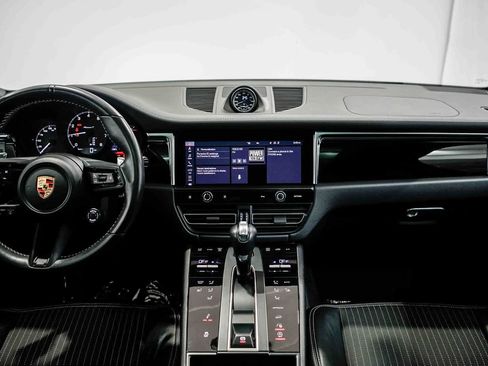 Used 2024 Porsche Macan image 12