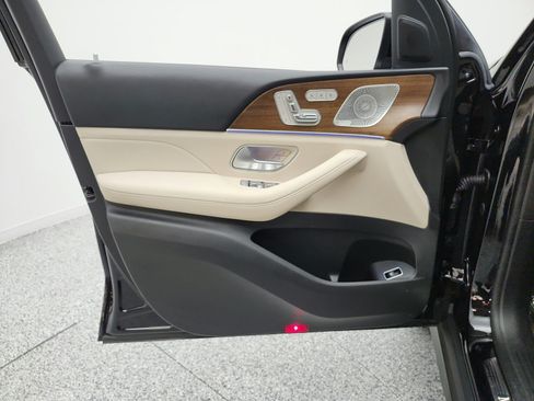 Used 2024 Mercedes-Benz GLS 450 4MATIC image 12