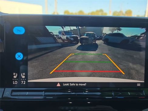 Used 2025 Volkswagen Atlas Cross Sport SE image 17