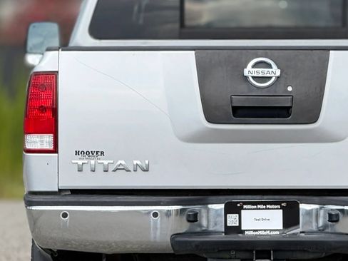Used 2011 Nissan Titan SV w/ SV Premium Utility Pkg AWD/4WD image 13