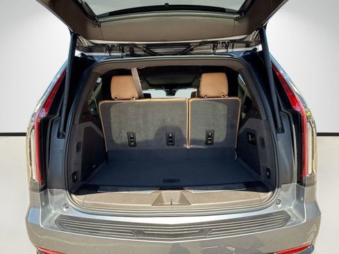 Used 2022 Cadillac Escalade Premium Luxury image 12