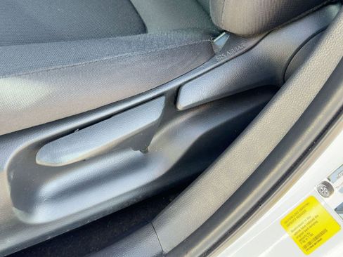 Used 2022 Toyota Corolla LE image 12