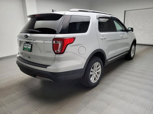 Used 2019 Ford Explorer XLT AWD/4WD image 9