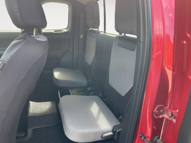 Used 2019 Toyota Tacoma SR5 AWD/4WD image 13