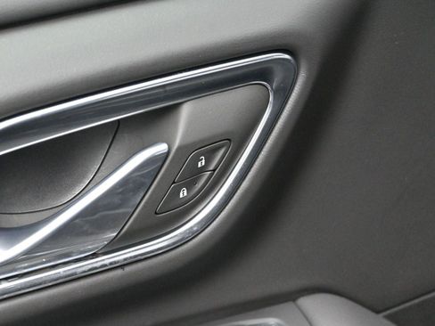 Used 2024 Chevrolet Suburban Premier image 10