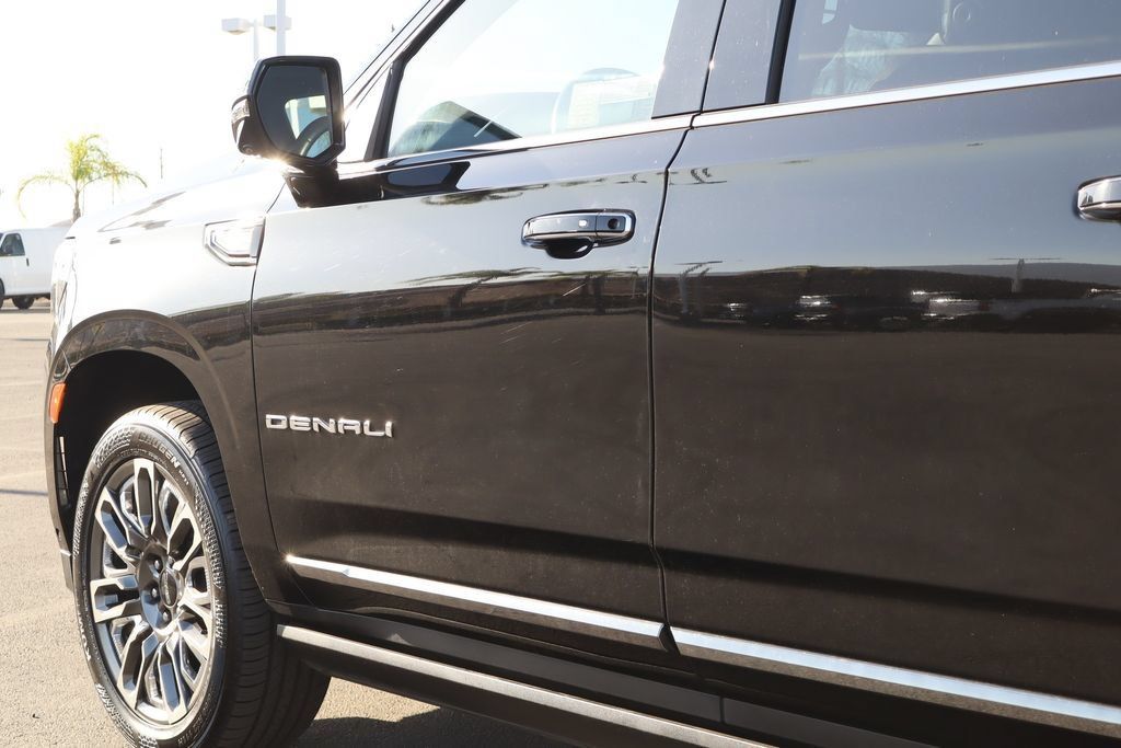 Used 2024 GMC Yukon XL Denali Ultimate AWD/4WD image 17