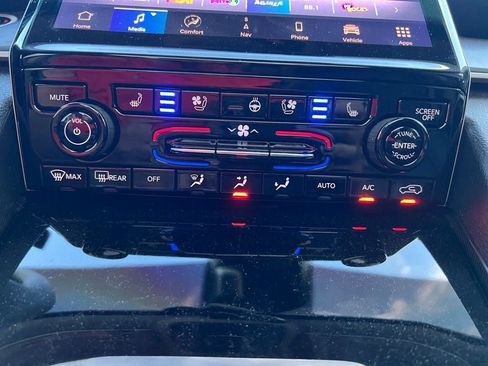 Used 2023 Jeep Grand Cherokee L Limited w/ Luxury Tech Group II AWD/4WD image 29