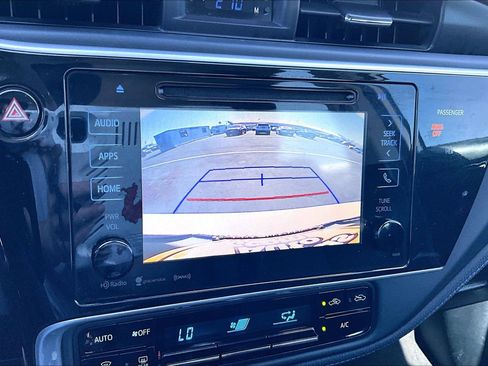 Used 2017 Toyota Corolla SE w/ SE Premium Package FWD image 22