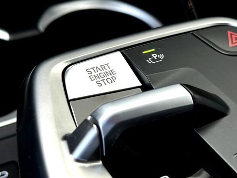 Certified 2025 BMW X2 xDrive28i AWD/4WD image 16