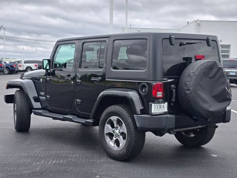Used 2016 Jeep Wrangler Unlimited Sahara w/ Connectivity Group AWD/4WD image 12