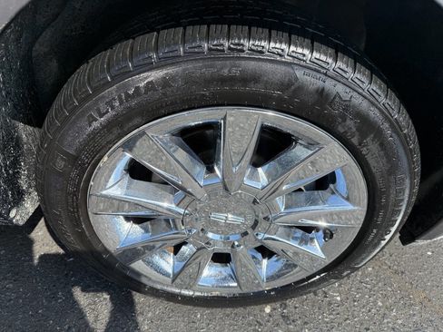 Used 2012 Lincoln MKZ w/ Interior Aluminum Trim Pkg image 12