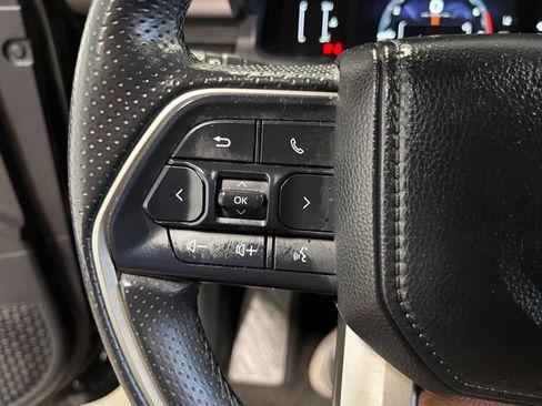 Used 2025 Toyota 4Runner SR5 AWD/4WD image 25