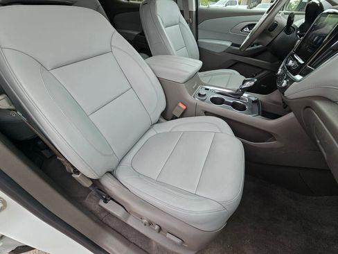 Used 2021 Chevrolet Traverse LT w/ LT Premium Package image 31