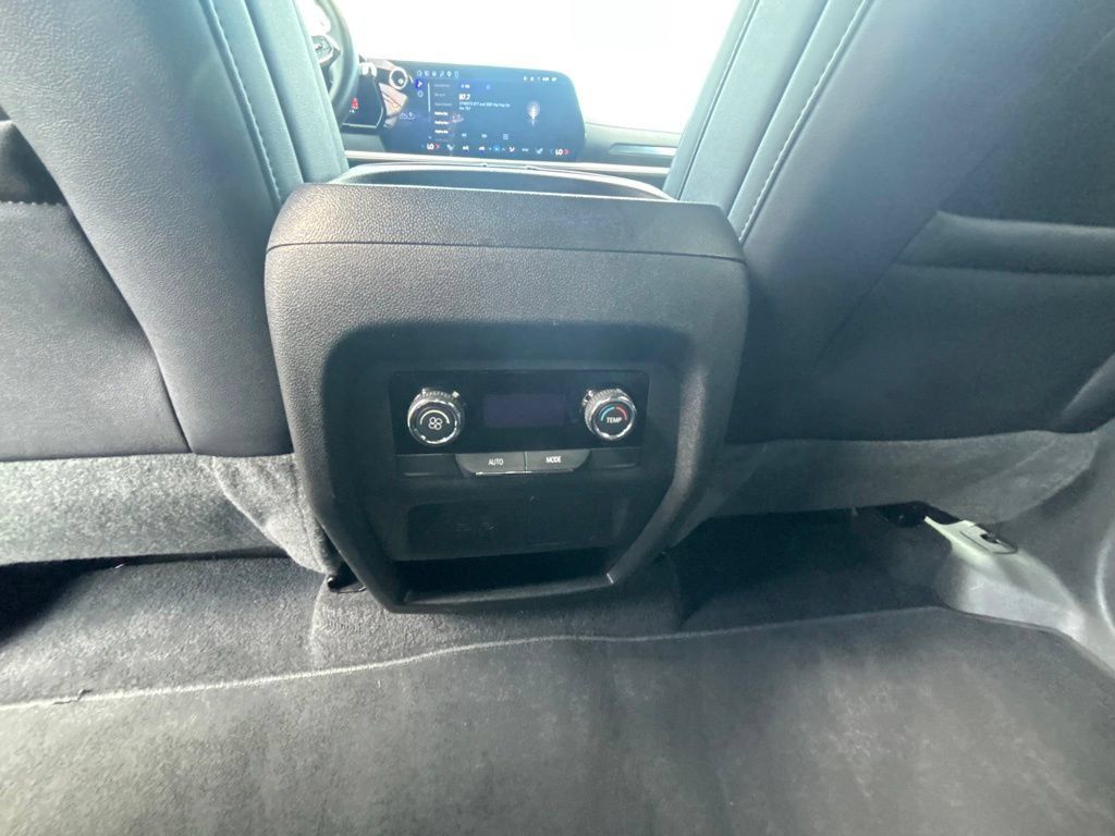 Used 2026 Chevrolet Traverse LT AWD/4WD image 19