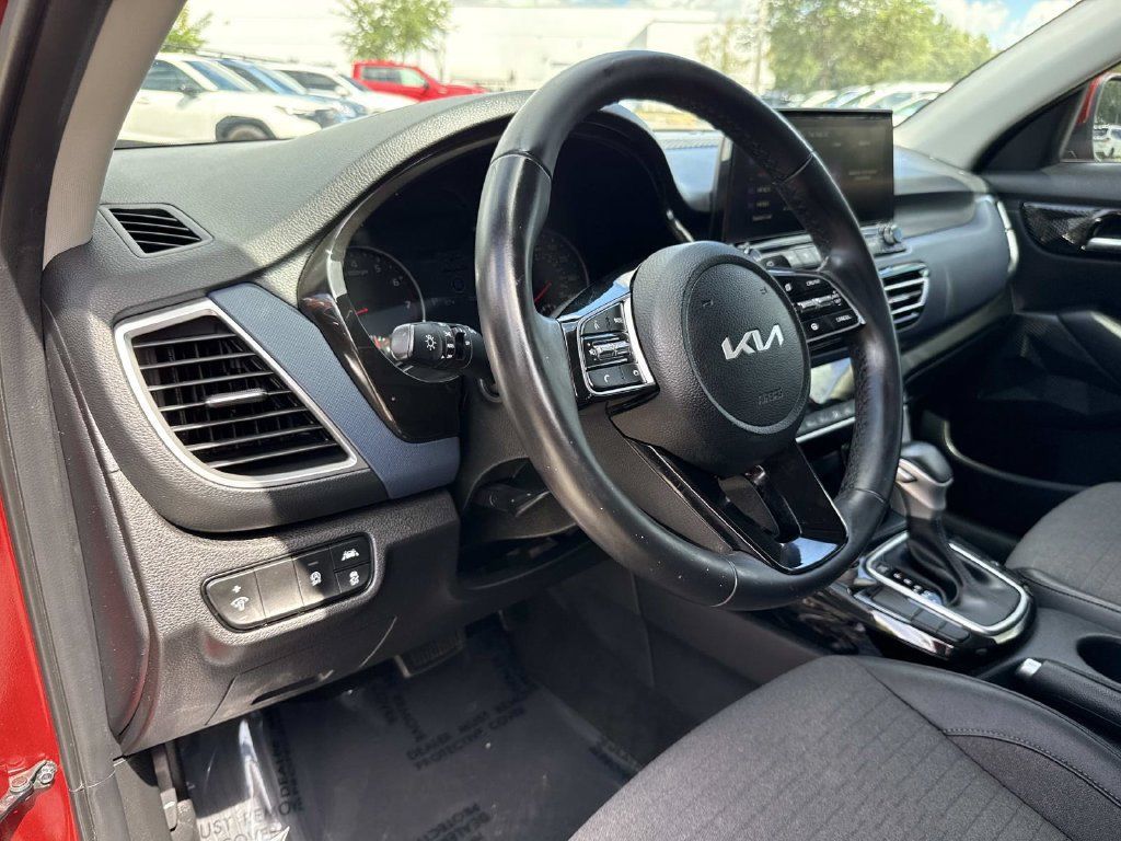 Used 2023 Kia Seltos S w/ Navigation Package FWD image 22