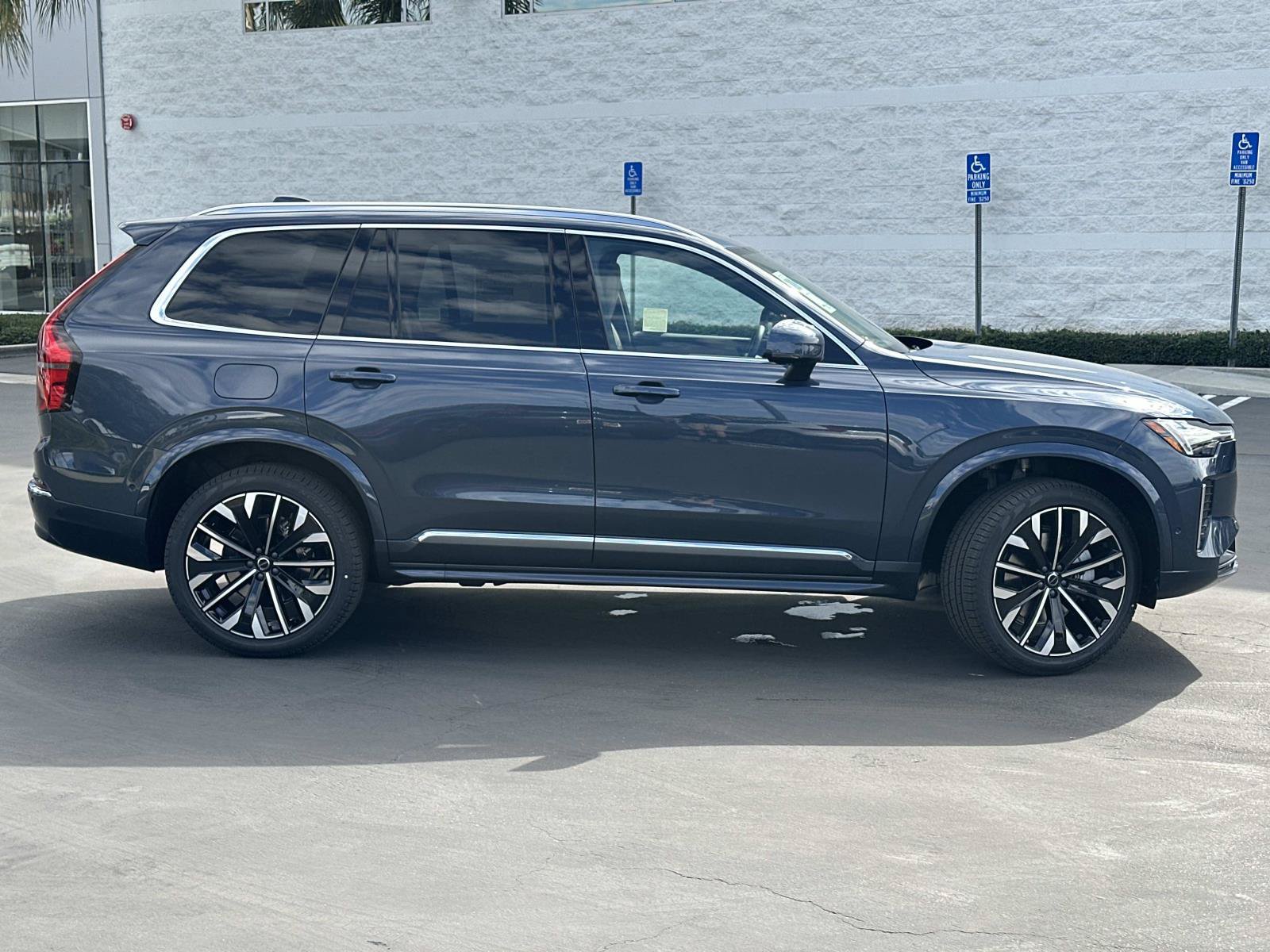 Used 2026 Volvo XC90 B6 Plus w/ Protection Package Premier AWD/4WD image 3