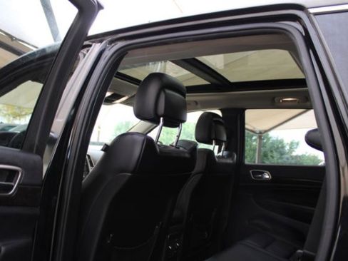 Used 2012 Jeep Grand Cherokee Laredo image 14