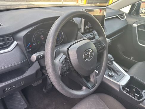 Used 2025 Toyota RAV4 XLE AWD/4WD image 7