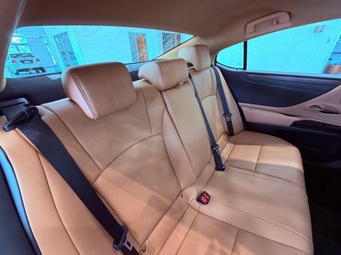 Used 2025 Lexus ES 350 w/ Premium Package FWD image 15