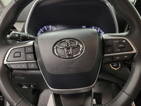 Used 2024 Toyota Highlander XLE image 19
