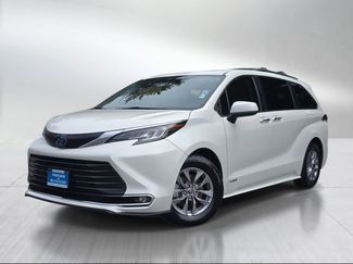 Used 2021 Toyota Sienna XLE FWD video 1