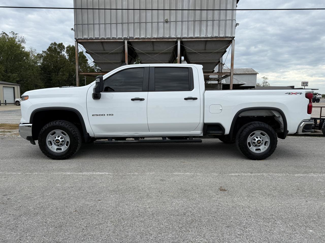 Used 2024 Chevrolet Silverado 2500 W/T AWD/4WD image 2