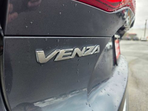 Used 2023 Toyota Venza XLE image 14