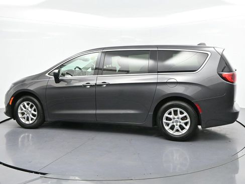 Used 2017 Chrysler Pacifica Touring FWD image 5
