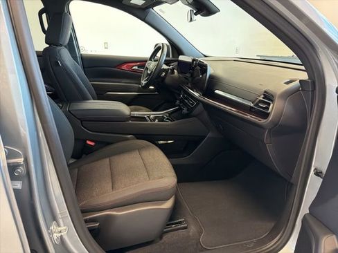 Used 2024 Chevrolet Traverse Z71 image 35