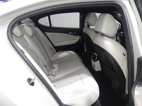 Used 2025 Genesis G70 2.5T image 26