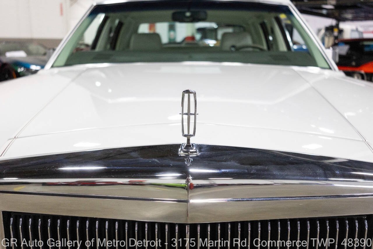 Used 1989 Lincoln Town Car Signature RWD image 34