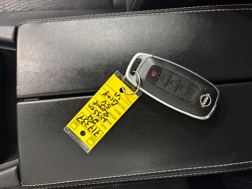 Used 2024 Nissan Rogue SV FWD image 23