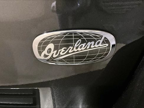 Used 2019 Jeep Grand Cherokee Overland AWD/4WD image 9