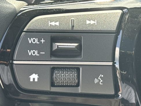 Used 2025 Honda Pilot Touring image 24