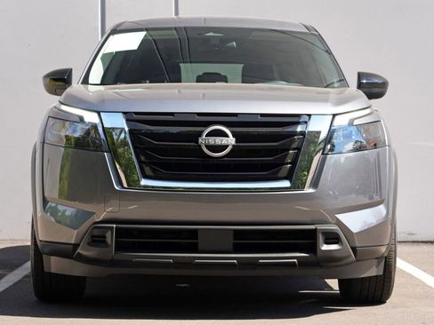 Used 2025 Nissan Pathfinder S FWD image 6