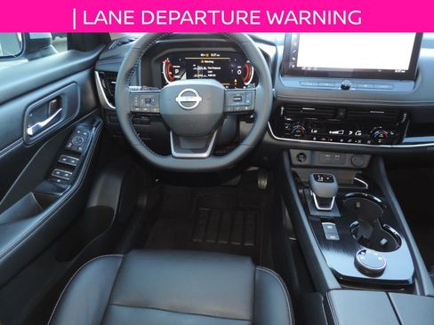 Used 2025 Nissan Rogue SL image 18